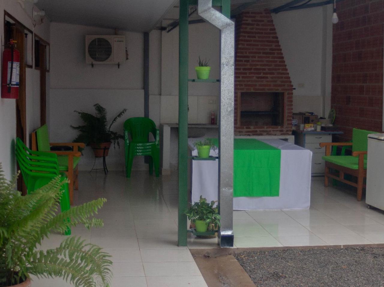 Хостел Helecho'S Hostal Энкарнасьон Экстерьер фото
